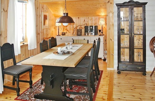 Vinje House | 11 person holiday home in Edland