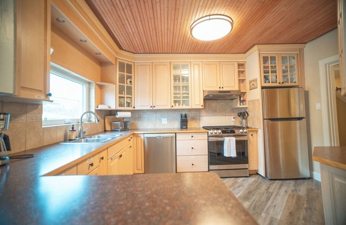 Sylvan Lake House | 11 person hot tub. A/C. Fire pit. Newly renovated, 3 minutes from the water.