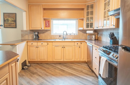 Sylvan Lake House | 11 person hot tub. A/C. Fire pit. Newly renovated, 3 minutes from the water.