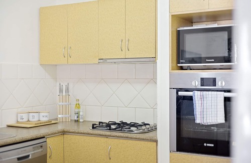Innaloo House | 11 Secluded Shaw Family Home close to shops & beach Sleeps 6