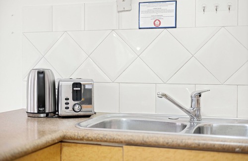 Innaloo House | 11 Secluded Shaw Family Home close to shops & beach Sleeps 6
