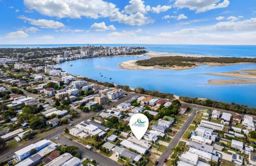 Golden Beach House | 11 Wills Avenue Golden Beach QLD