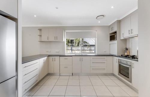 Golden Beach House | 11 Wills Avenue Golden Beach QLD