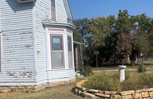 Cawker City House | 110 year old Renovated farm house in the heart of Cawcker city