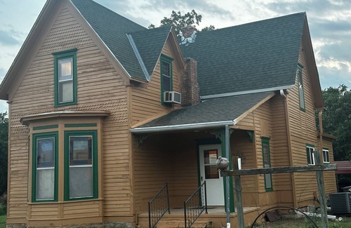 Cawker City House | 110 year old Renovated farm house in the heart of Cawcker city