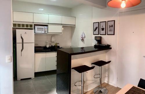Bigorrilho Apartment | 1103- Apartamento Encantador, amplo e decorado, mobiliario moderno, cozinha completa com utensílios , Excelente vista da cidade e localização privelegiada no bairro Bigorrilho