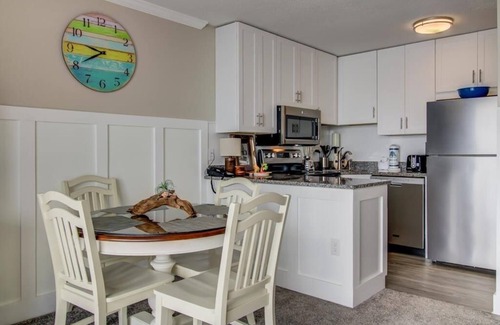 Wilmington Beach Condo | 1107 Surf's Up by Atlantic Towers