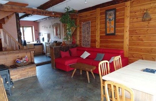Saint-Martin-de-Queyrieres House | 110m² village house near ski resorts.