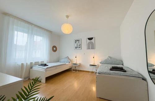 Wesertor Apartment | 110qm - 4 Zimmer - privat Parkplatz - zentral - Balkon - MalliBase Apartments