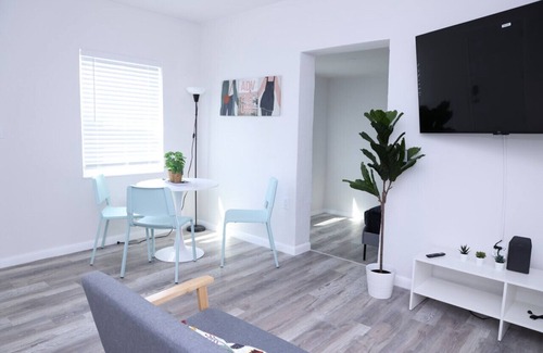 West Little Havana Apartment | 1113 Douglas rd · Cozy Studio w/parking & private patio w/BBQ