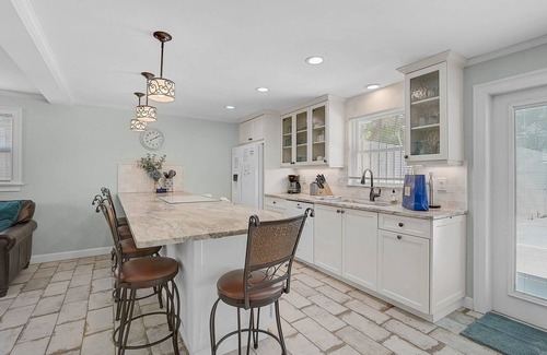 Siesta Key Village House | 112 Columbus Blvd