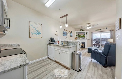 Smith Mountain Lake Apartment | #112 Pointe - 1 Bedroom Lakefront Condo at Mariners SML
