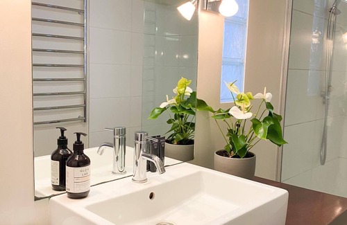 Wakefield House | 112 The Hangar - Luxury Accomodation