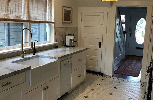 Central Lonsdale House | 112 year old Heritage House with city views and private backyard