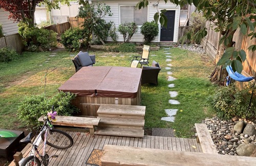 Central Lonsdale House | 112 year old Heritage House with city views and private backyard