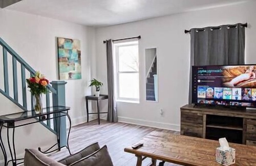 Dubuque Apartment | 1129#2/Farmers Market Gem: Steps from Ballroom