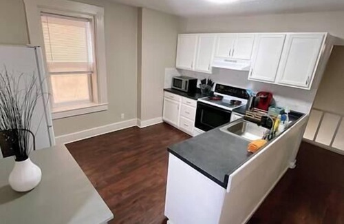 Dubuque Apartment | 1129#3/Ken’s place-cute/Free Parking