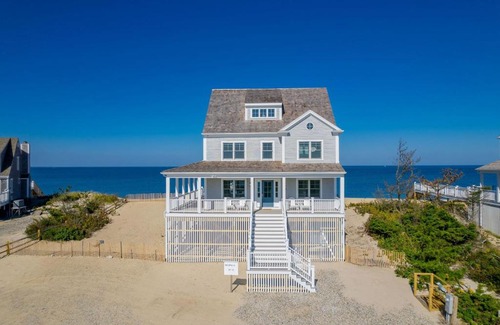 East Sandwich House | 114 Salt Marsh Road East Sandwich Seaglass