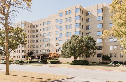 Bartlesville Apartment | 114 · The Traveler #114 - Hotel Phillips