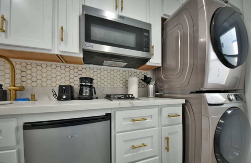 Santa Ana Apartment | 114D - Compact Studio - Couples Retreat