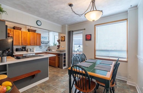 North End House | 115 Charming Townhouse , Historic Hydrostone