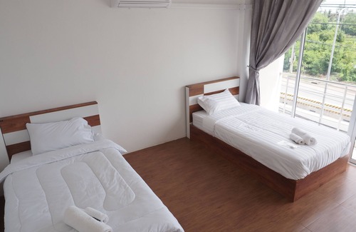 Nakhon Chai Si Hotel | 115 Townhouse