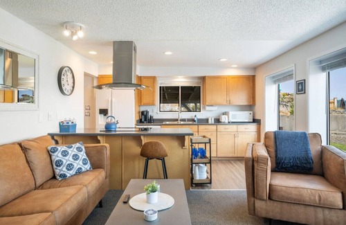 Gig Harbor Apartment | 116 - Inviting Waterfront Haven ~BBQ