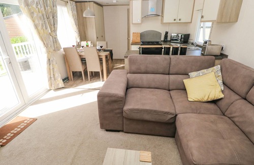 Felinfach Cottage | 116 WOODPECKER LODGE, pet friendly in Llanarth