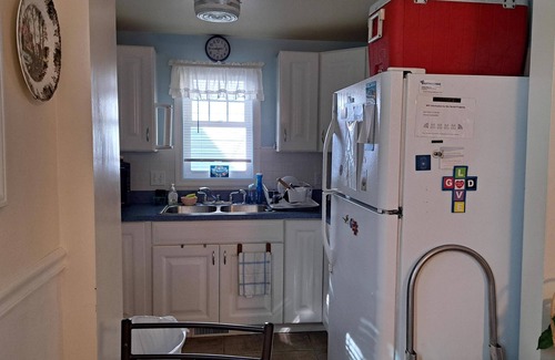 Lakeside Cottage | 117 East 4th in the Heart of Lakeside!