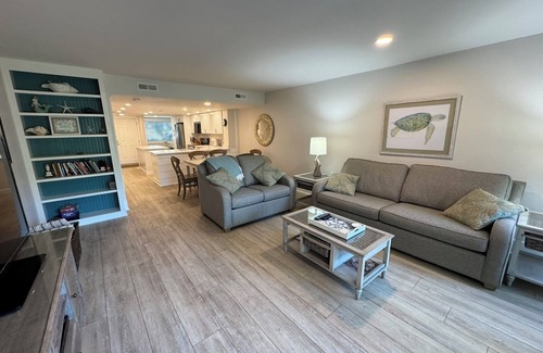 Shipyard Plantation House | 117 Greens Newly Remodeled for 2025 - Includes Beach Locker/Chairs
