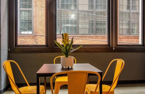 Strip District Apartment | 117 m² Apartment ∙ 2 bedrooms ∙ 4 guests