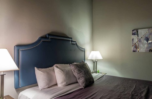 Strip District Apartment | 117 m² Apartment ∙ 2 bedrooms ∙ 4 guests