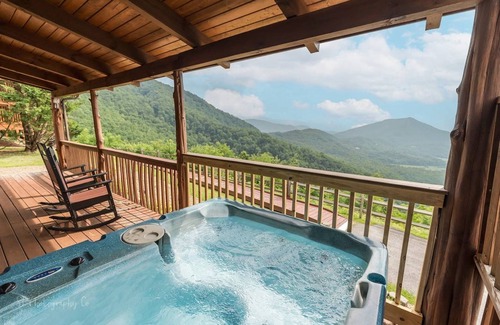 Gatlinburg - Pigeon Forge Cabin | 117 m² Cabin ∙ 2 bedrooms ∙ 5 guests