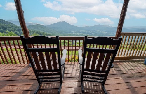 Gatlinburg - Pigeon Forge Cabin | 117 m² Cabin ∙ 2 bedrooms ∙ 5 guests