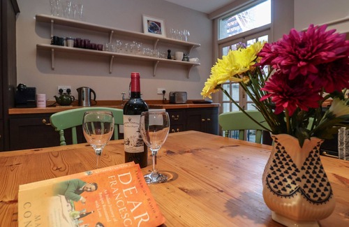 Aldeburgh Cottage | 11A MARKET CROSS PLACE, pet friendly, with a garden in Aldeburgh