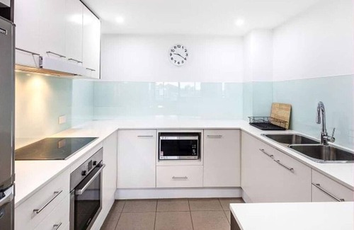 South Townsville Apartment | 11th Floor River & Stadium Views