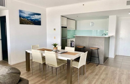 South Townsville Apartment | 11th Floor River & Stadium Views
