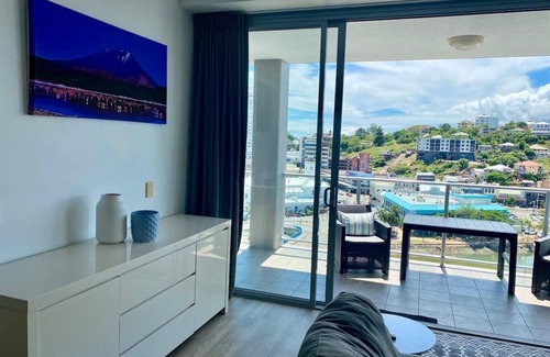 South Townsville Apartment | 11th Floor River & Stadium Views