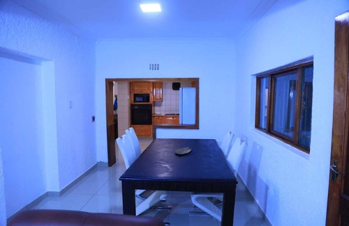 Bedfordview Bed & Breakfast | 12-bedroom bed guest house in charming Bedfordvew with WiFi, AC