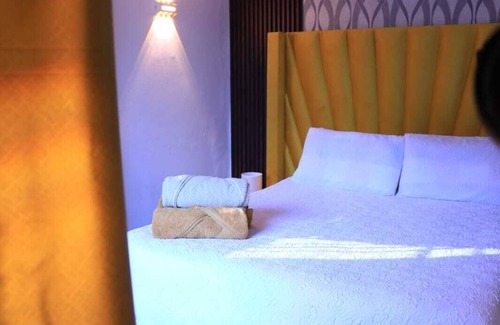 Bedfordview Bed & Breakfast | 12-bedroom bed guest house in charming Bedfordvew with WiFi, AC