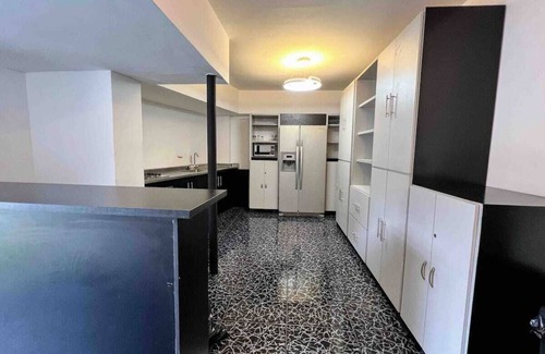 Medellin Villa | 12 bedroom Villa (Heated pool) Bachelor Friendly, El poblado.