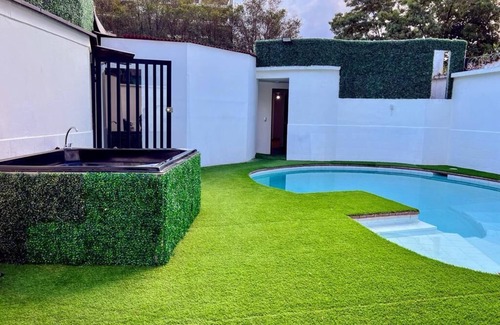 Medellin Villa | 12 bedroom Villa (Heated pool) Bachelor Friendly, El poblado.