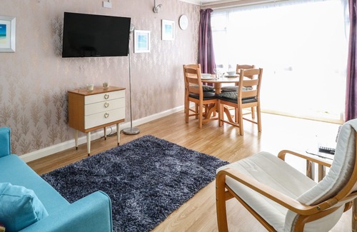 Great Yarmouth House | 12 BERMUDA HOLIDAY PARK, character holiday cottage in Hemsby