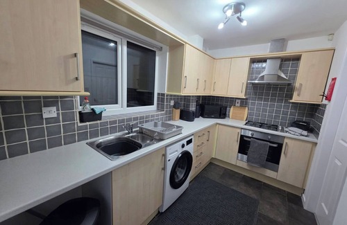 Leicester Cottage | 12 GORSE LANE, family friendly, with a garden in Syston