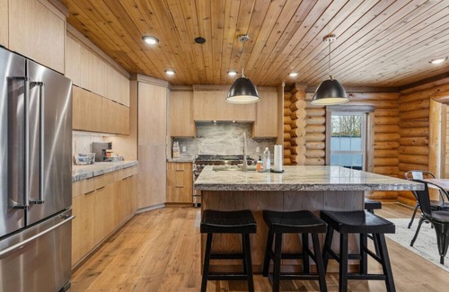 Island Park House | 12 MI 2 Yellowstone-Hot tub-Guest House-Sleeps 20