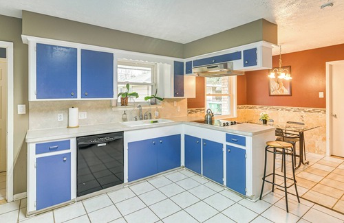 Sharpstown House | 12 Mi to Dtwn Houston: Peaceful Home w/Yard!