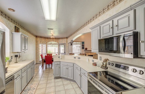 Cloverleaf House | 12 Mi to Dtwn Houston: Family-Friendly Home!