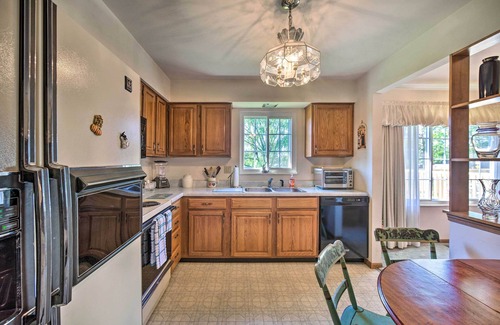 Harrisburg House | 12 Mi to Hersheypark: Family Home w/Deck!