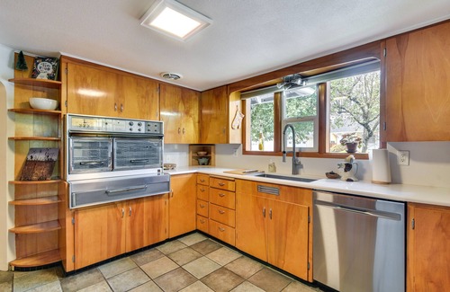 Gladstone House | 12 Mi to Portland: Home w/Clackamas River Views