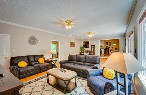 Watkinsville House | 12 Mi to UGA Campus Spacious Group Getaway!